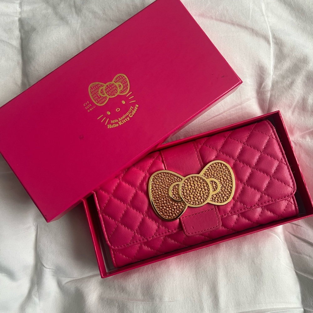 Hello Kitty 35th Anniversary Colors Fuchsia Quilted Wallet with Gold Bow